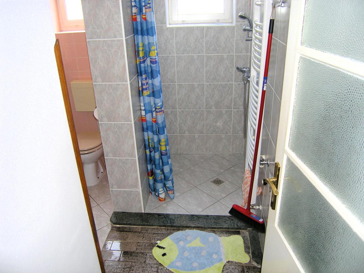Apartmani Iskra Krk Town Exterior foto