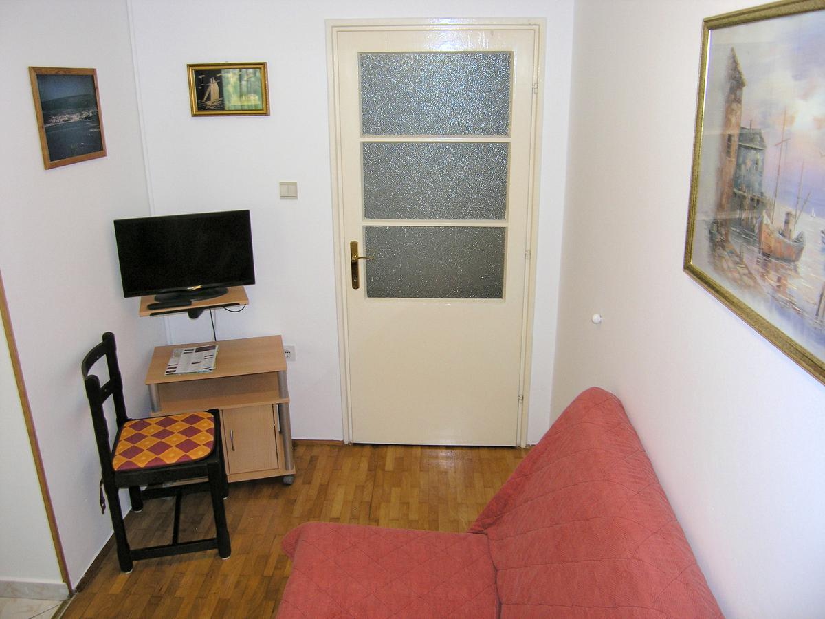 Apartmani Iskra Krk Town Exterior foto